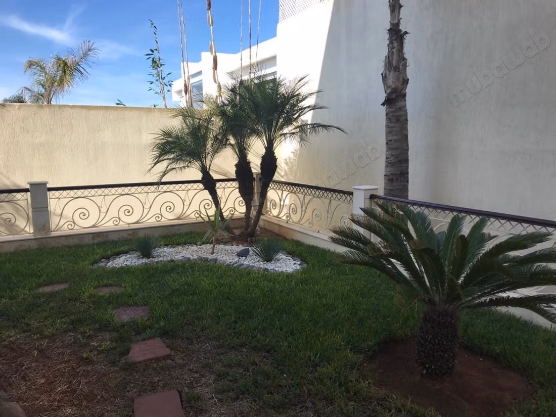 Luxe villa te koop in Ain Diab Extension. 6 comfortabele kamers. Gemeubileerd