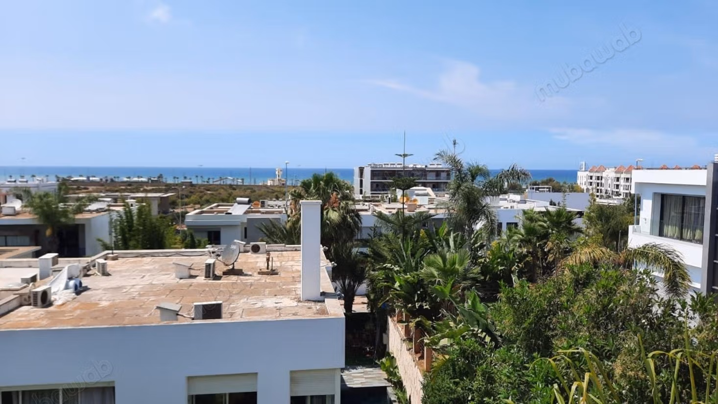 Luxe villa te koop in Ain Diab Extension. 6 comfortabele kamers. Gemeubileerd