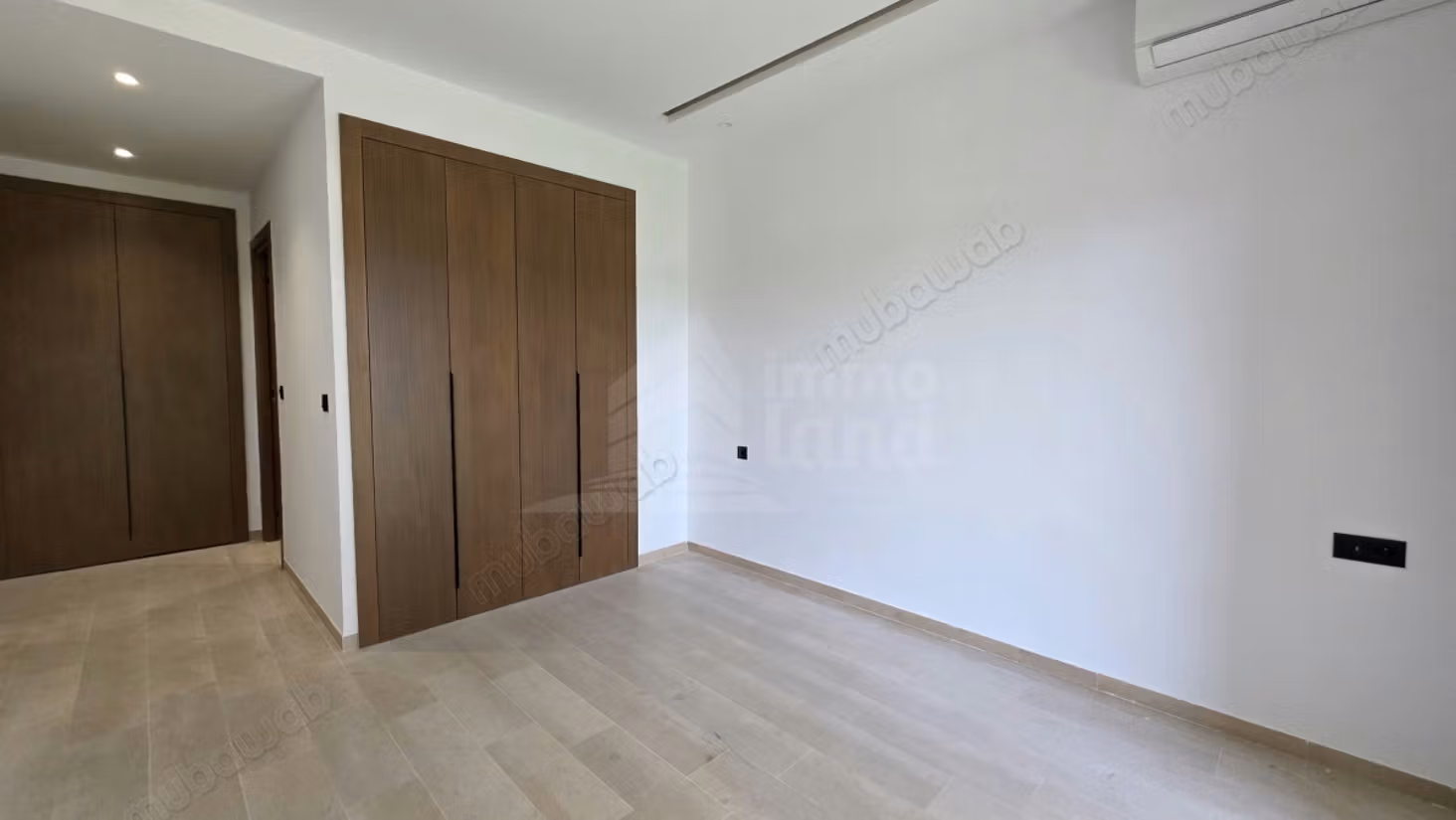 For sale S3 with garden direct from the developer