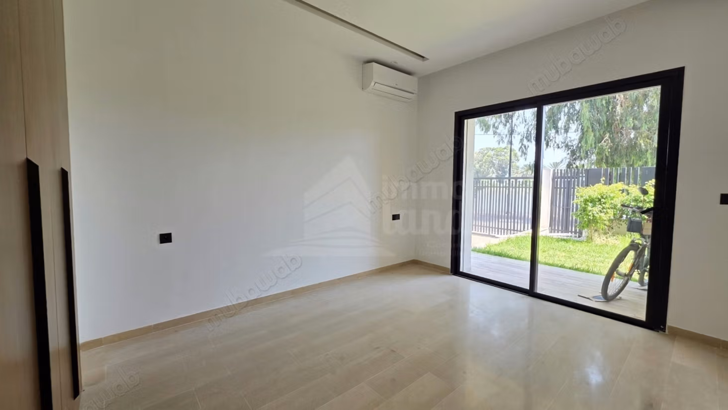 For sale S3 with garden direct from the developer