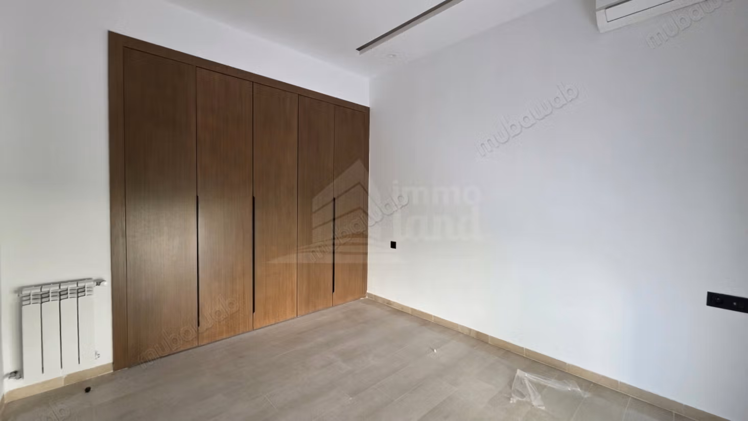 For sale S3 with garden direct from the developer