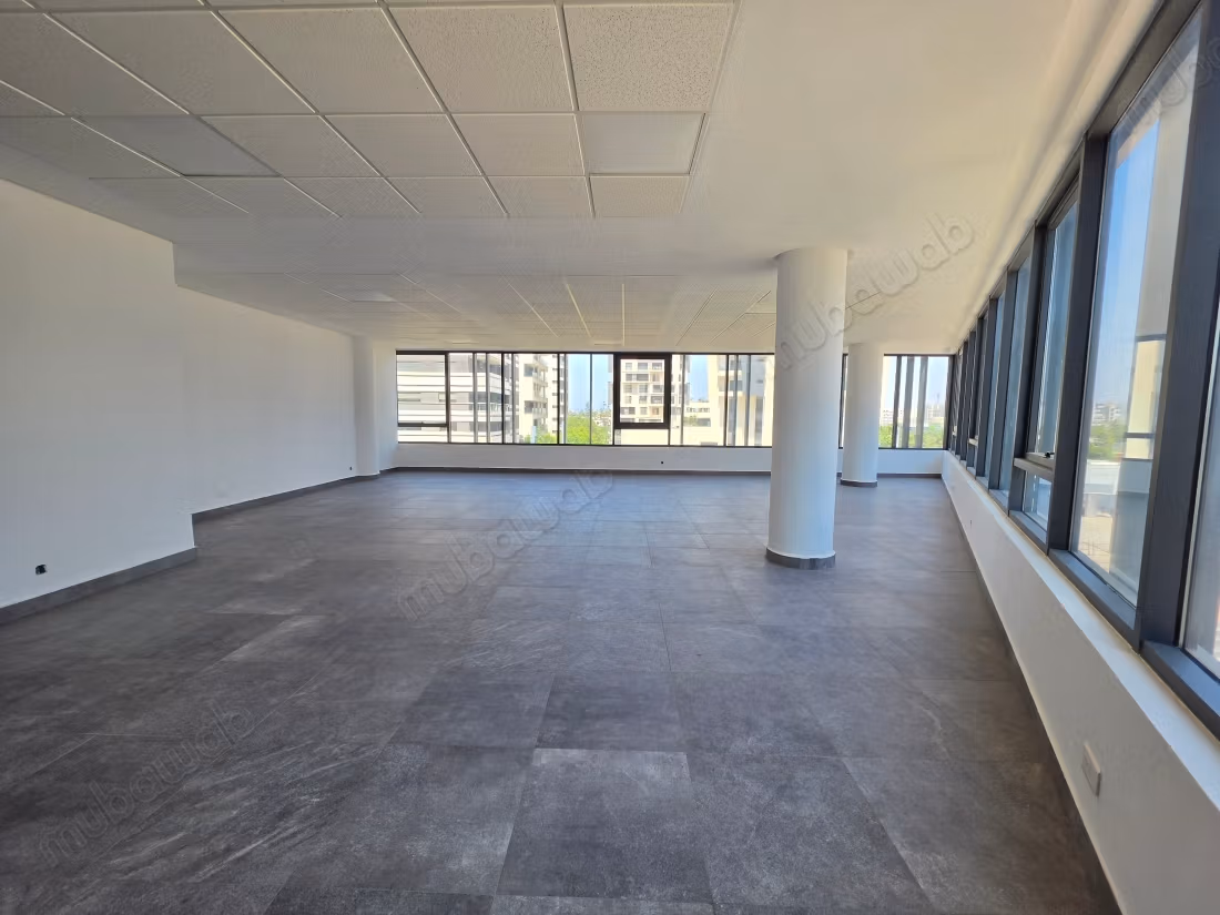 Bureau neuf 114 m² CFC