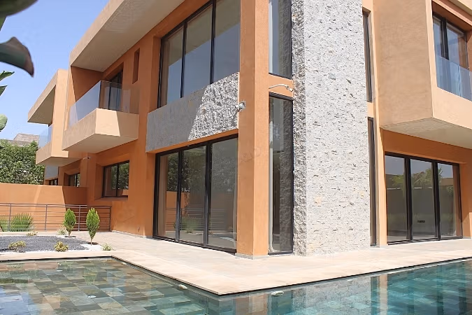 Belle villa avec ascenceur de cinq chambres