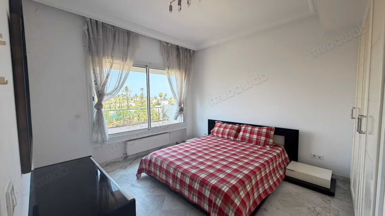 S2 meublé avec une terrasse en location