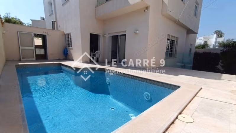 For rent a villa with a pool at Lake 2
