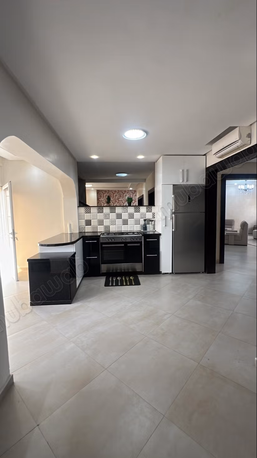 Magnifique maison à louer. Petite surface de 25000 m². Dressing.