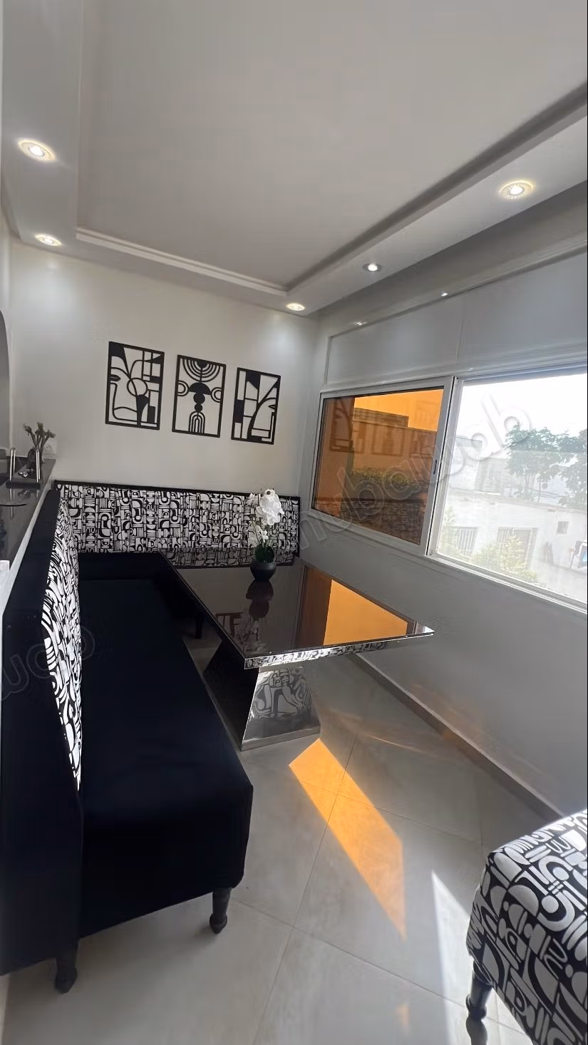 Magnifique maison à louer. Petite surface de 25000 m². Dressing.