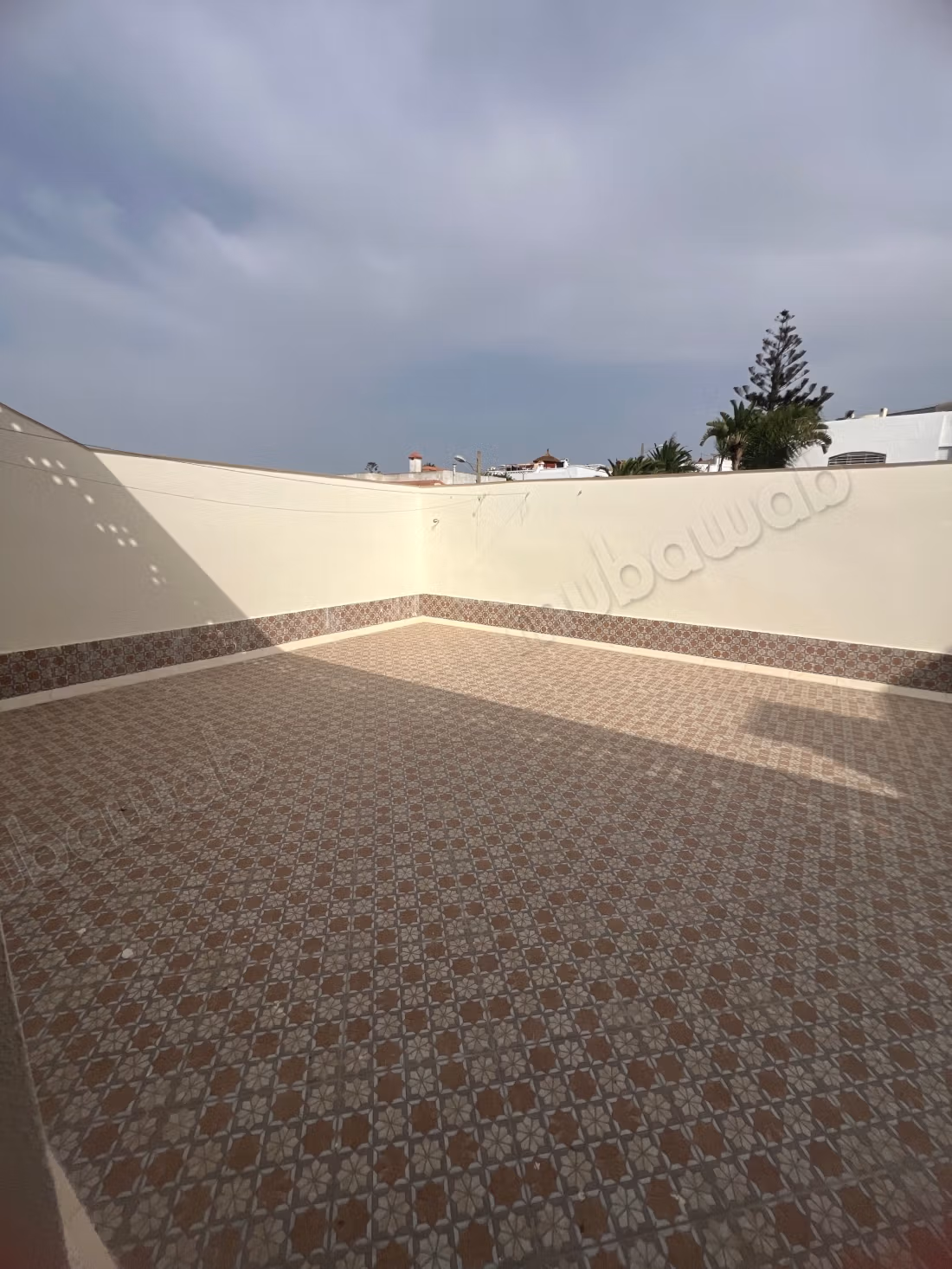 Magnifique maison à louer. Petite surface de 25000 m². Dressing.