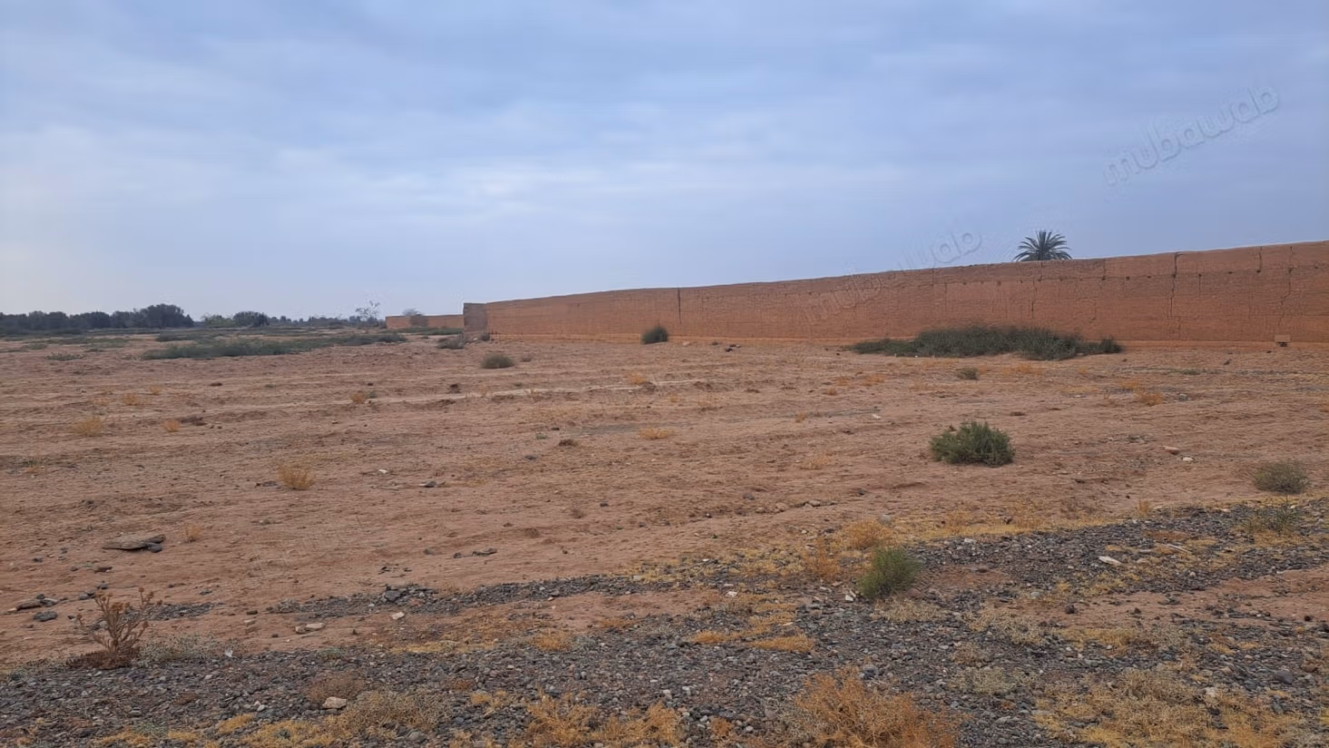 Terrain à la vente à Mhamid.
Surface de 72160 m²