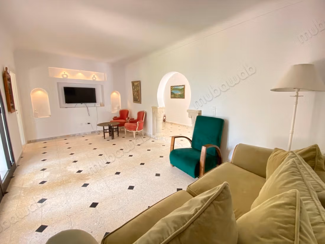 In affitto: Piano terra di una villa con piscina