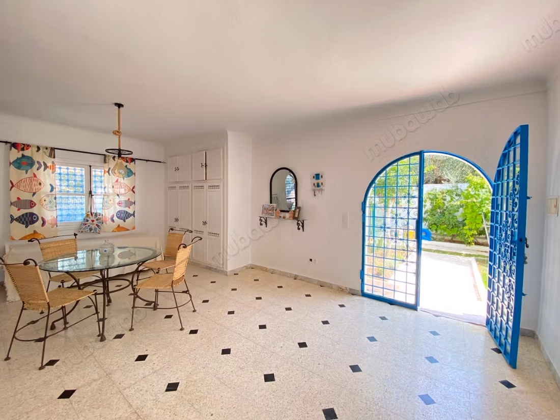 In affitto: Piano terra di una villa con piscina