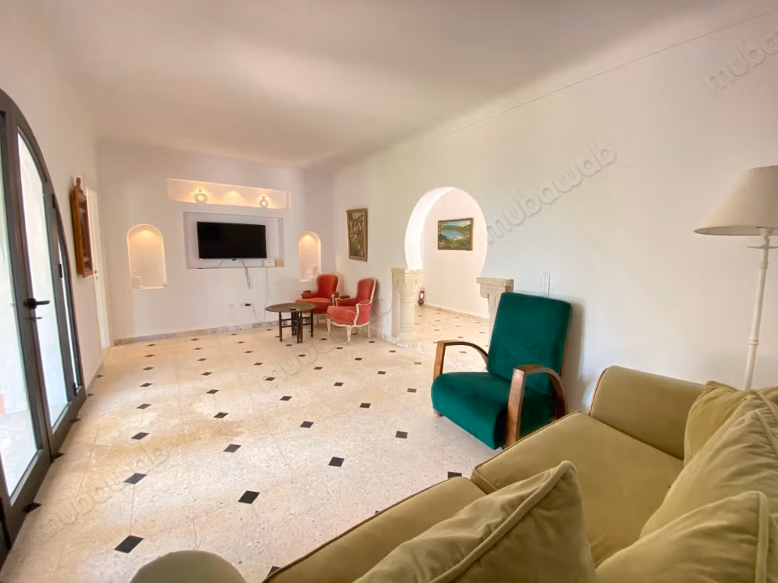 In affitto: Piano terra di una villa con piscina