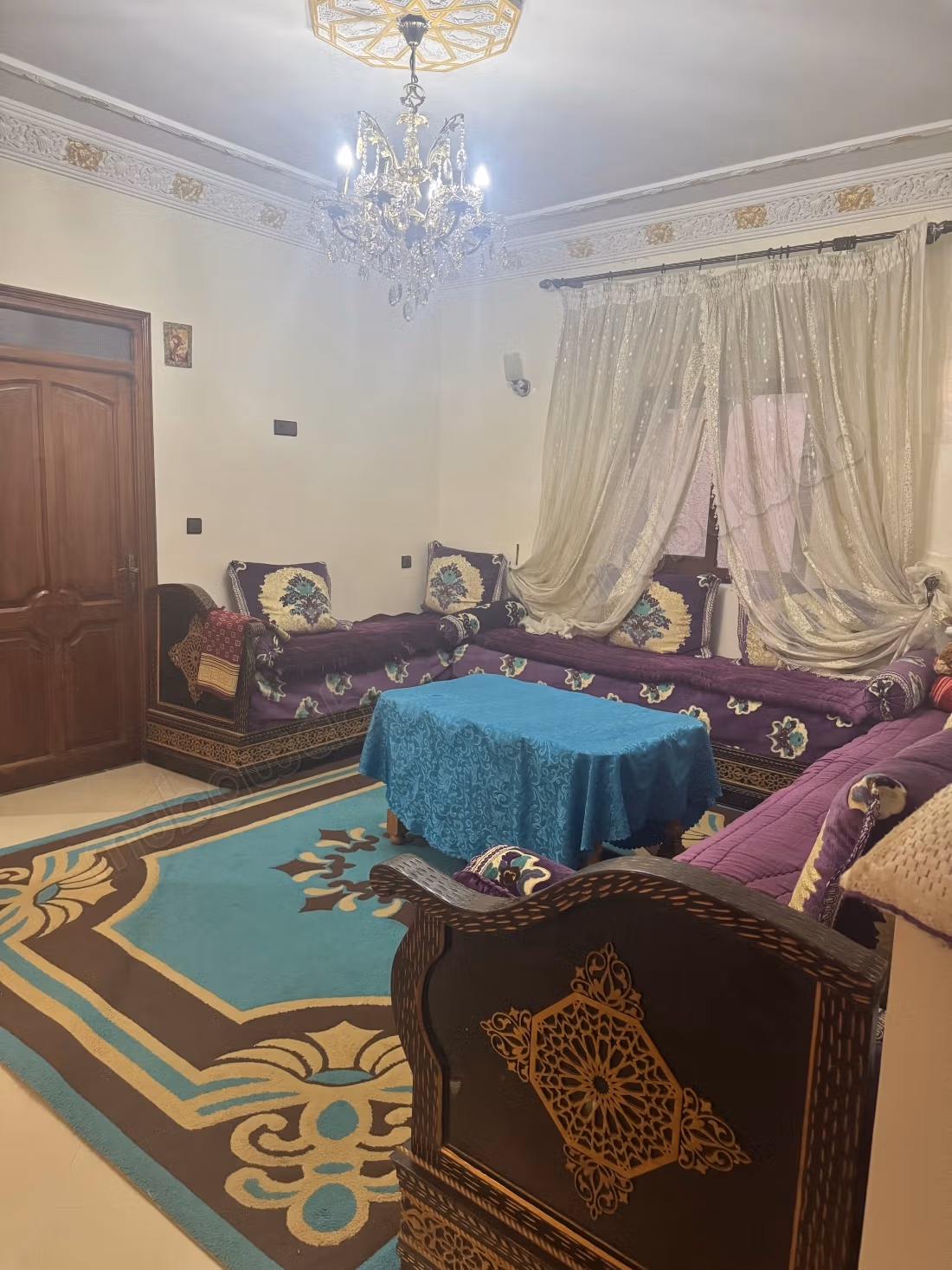 Houses for rent in Chefchaouen. Area 100 m². Typical Moroccan lounge, secure residence