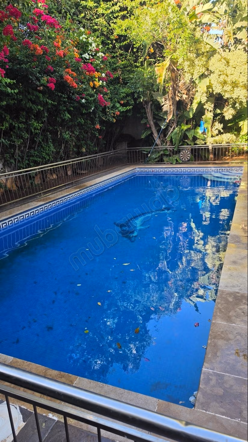 Villa di alto pregio in vendita in California. 6 camere confortevoli. Giardino e terrazza