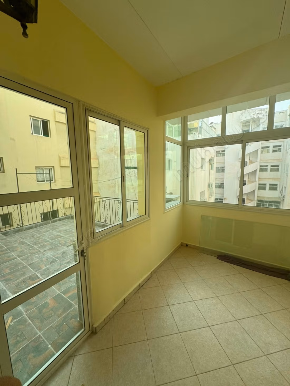Nice empty apartment for rent in the Princesses