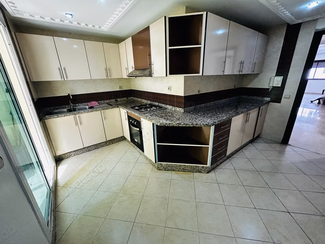 Nice empty apartment for rent in the Princesses