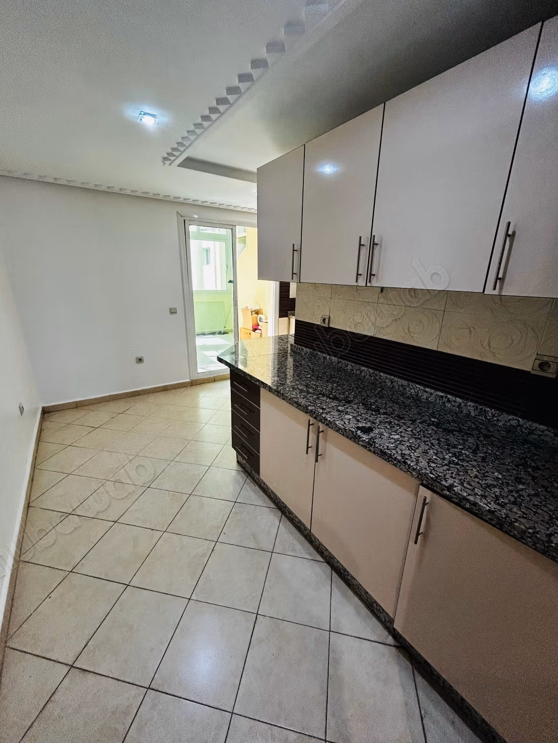 Nice empty apartment for rent in the Princesses