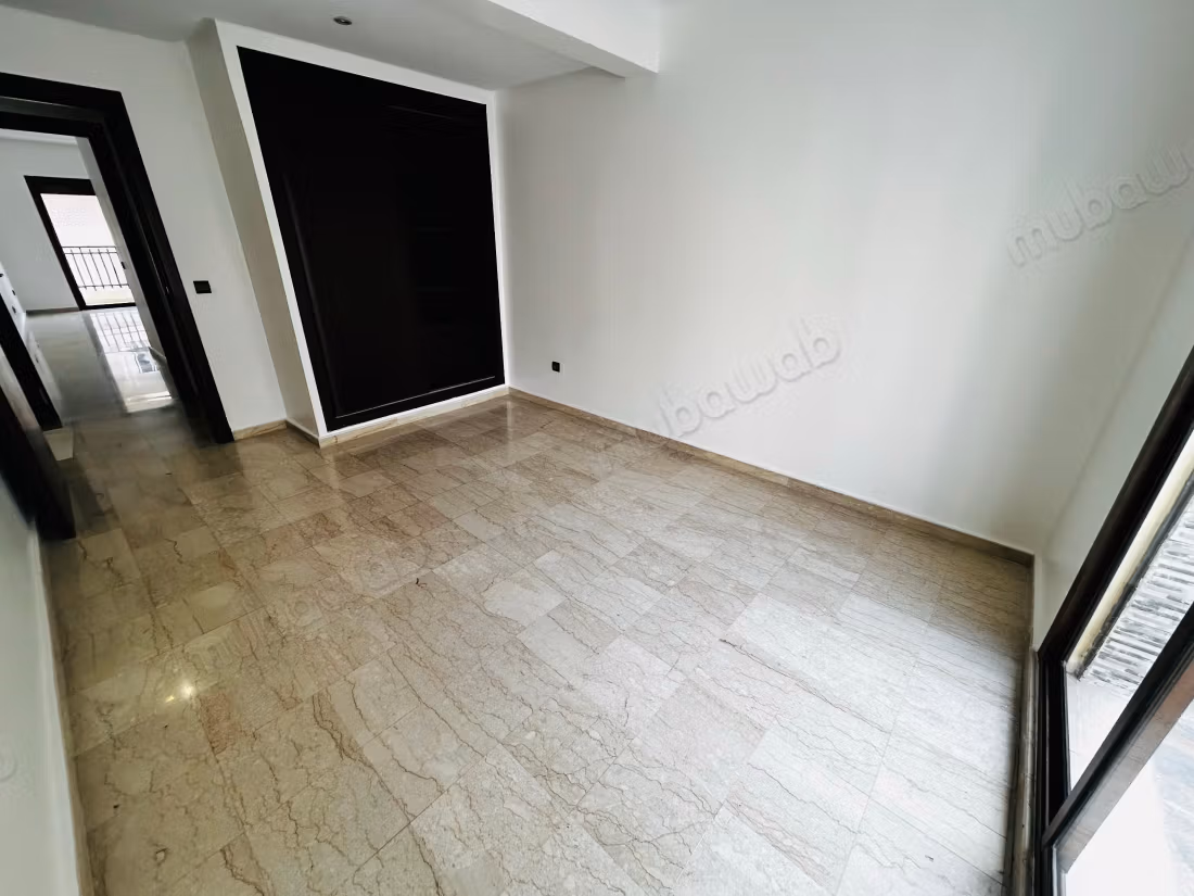 Nice empty apartment for rent in the Princesses