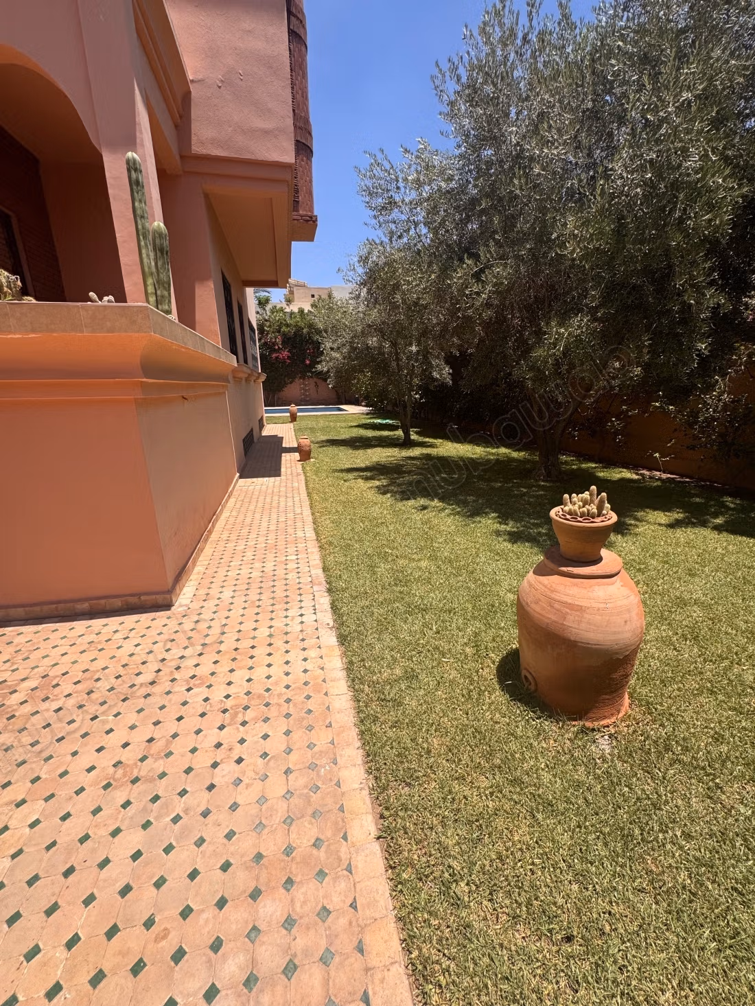 Te koop: luxe villa in Hay Targa. Oppervlakte 1230 m². Goed ingericht