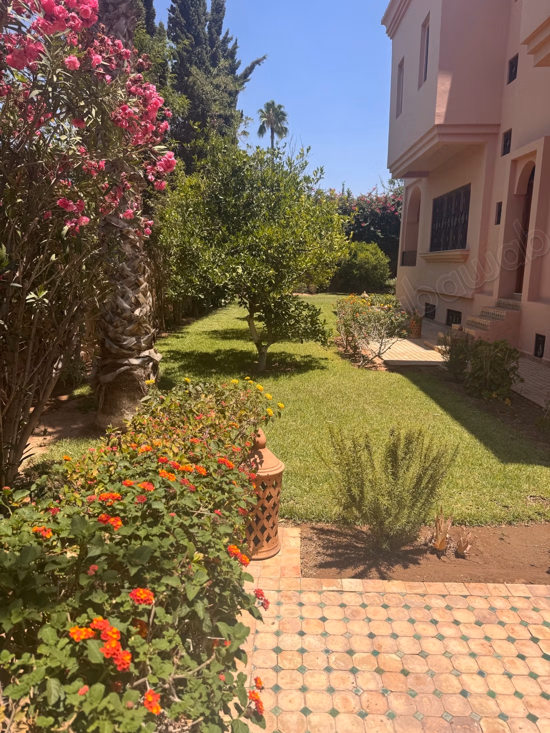 Te koop: luxe villa in Hay Targa. Oppervlakte 1230 m². Goed ingericht