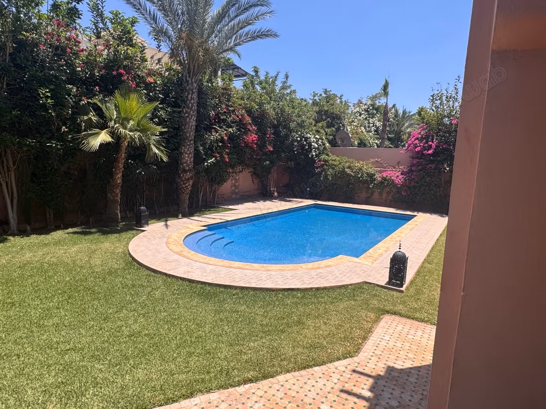 Te koop: luxe villa in Hay Targa. Oppervlakte 1230 m². Goed ingericht