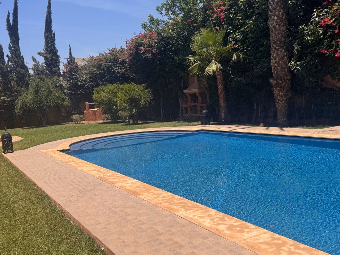 Te koop: luxe villa in Hay Targa. Oppervlakte 1230 m². Goed ingericht