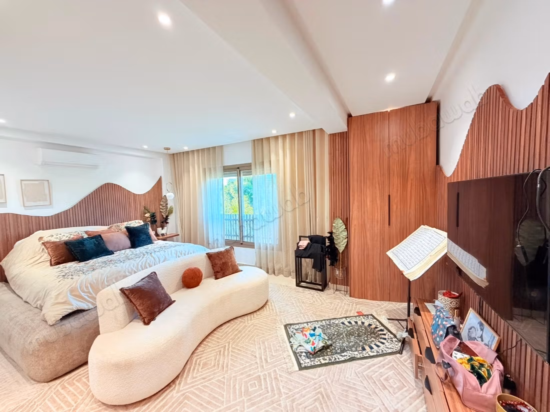 Luxe huis te huur in Targa. Oppervlakte 500 m². Gemeubileerd