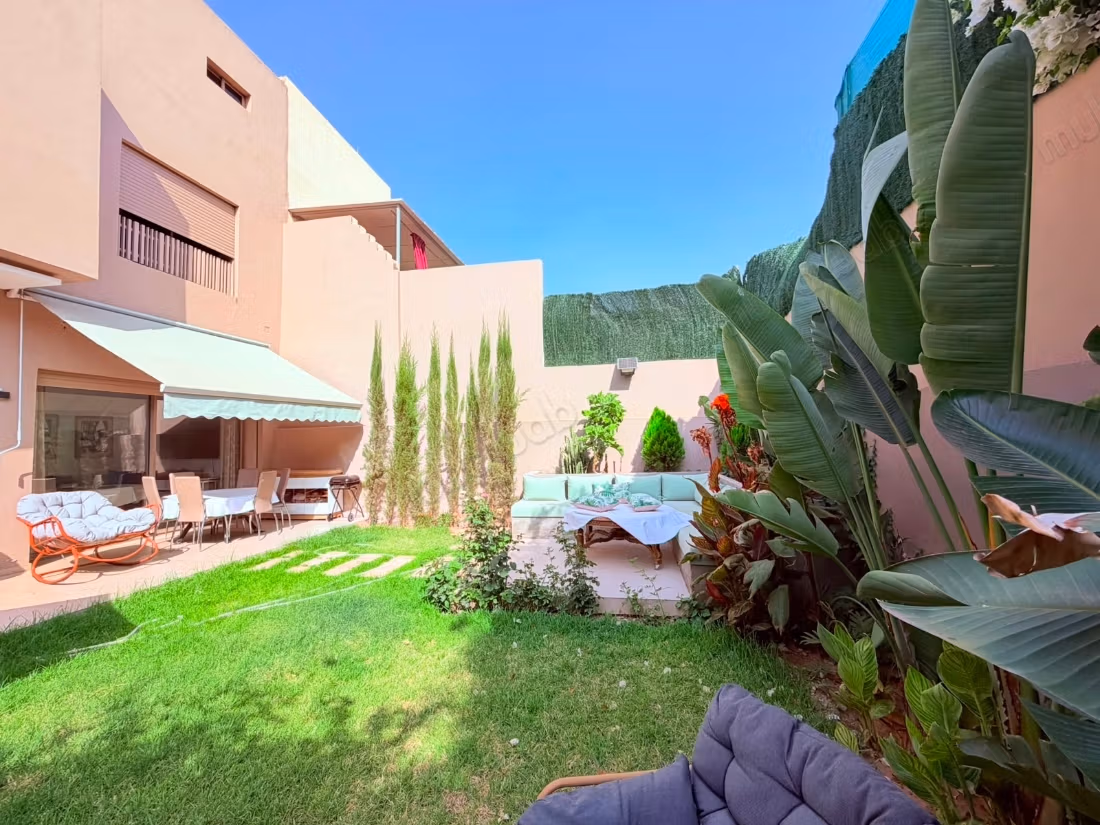 Luxe huis te huur in Targa. Oppervlakte 500 m². Gemeubileerd