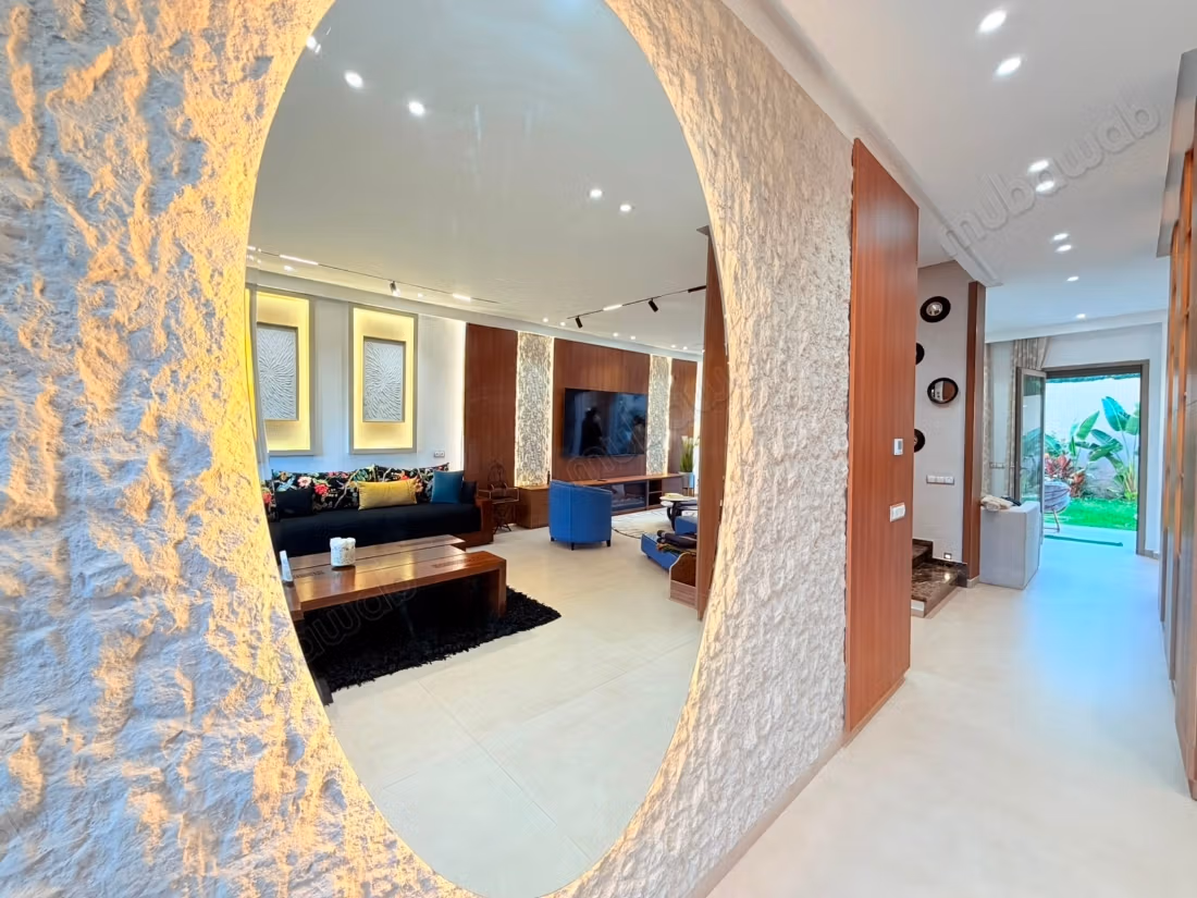 Luxe huis te huur in Targa. Oppervlakte 500 m². Gemeubileerd