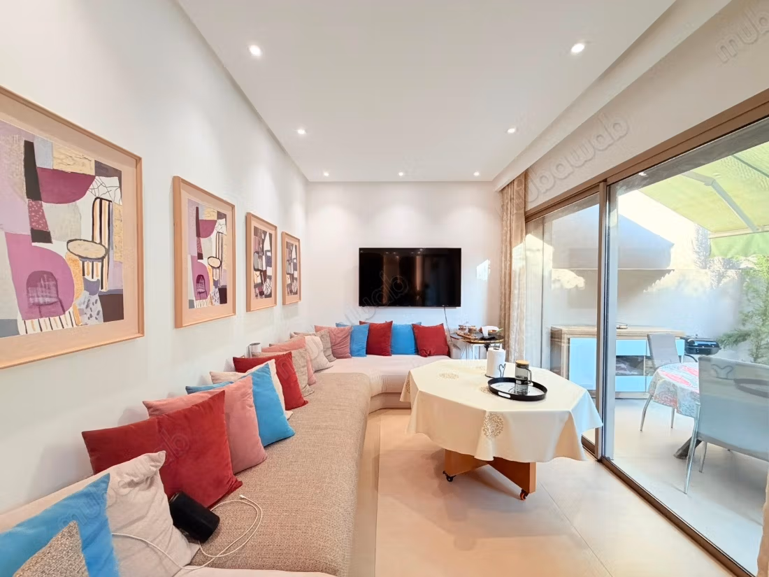 Luxe huis te huur in Targa. Oppervlakte 500 m². Gemeubileerd
