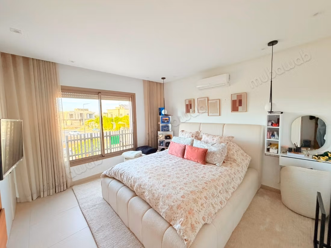 Luxe huis te huur in Targa. Oppervlakte 500 m². Gemeubileerd