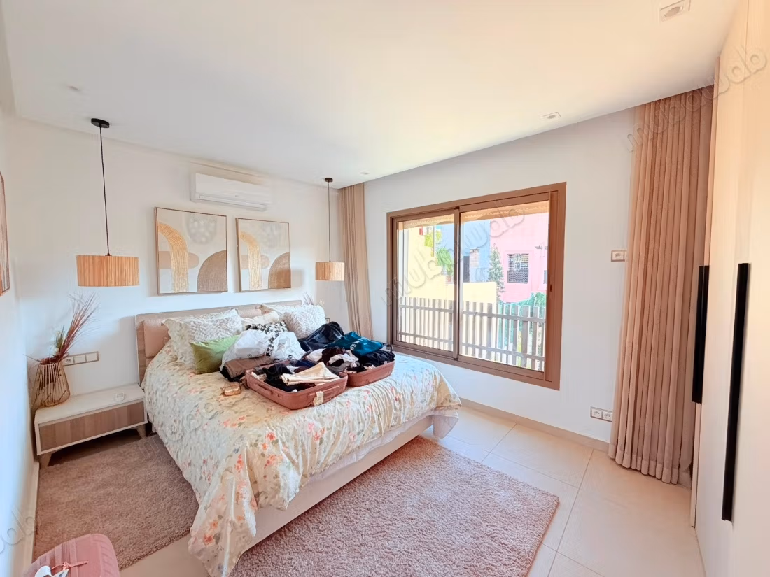 Luxe huis te huur in Targa. Oppervlakte 500 m². Gemeubileerd