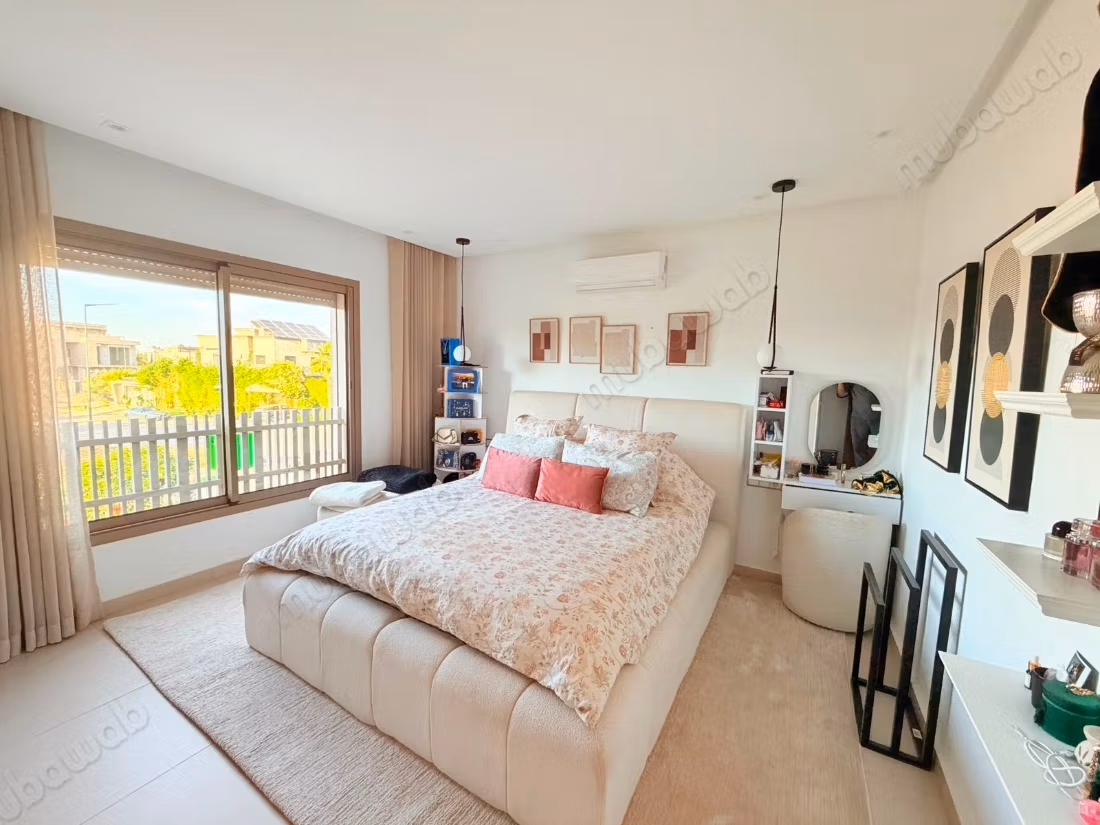 Luxe huis te huur in Targa. Oppervlakte 500 m². Gemeubileerd