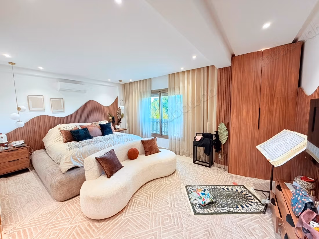 Luxe huis te huur in Targa. Oppervlakte 500 m². Gemeubileerd