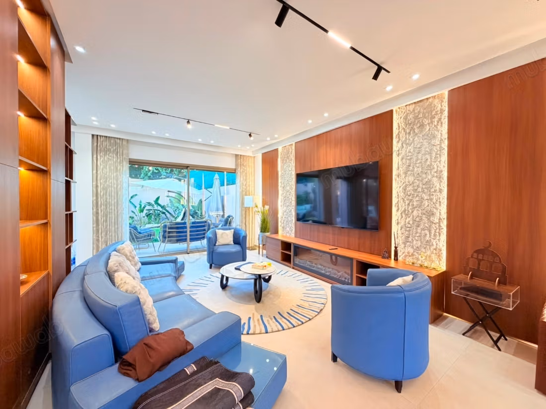 Luxe huis te huur in Targa. Oppervlakte 500 m². Gemeubileerd
