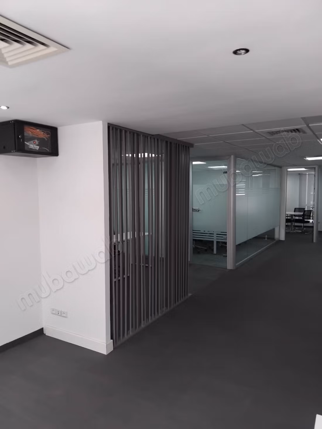 Palmier – spacious office for rent with parking