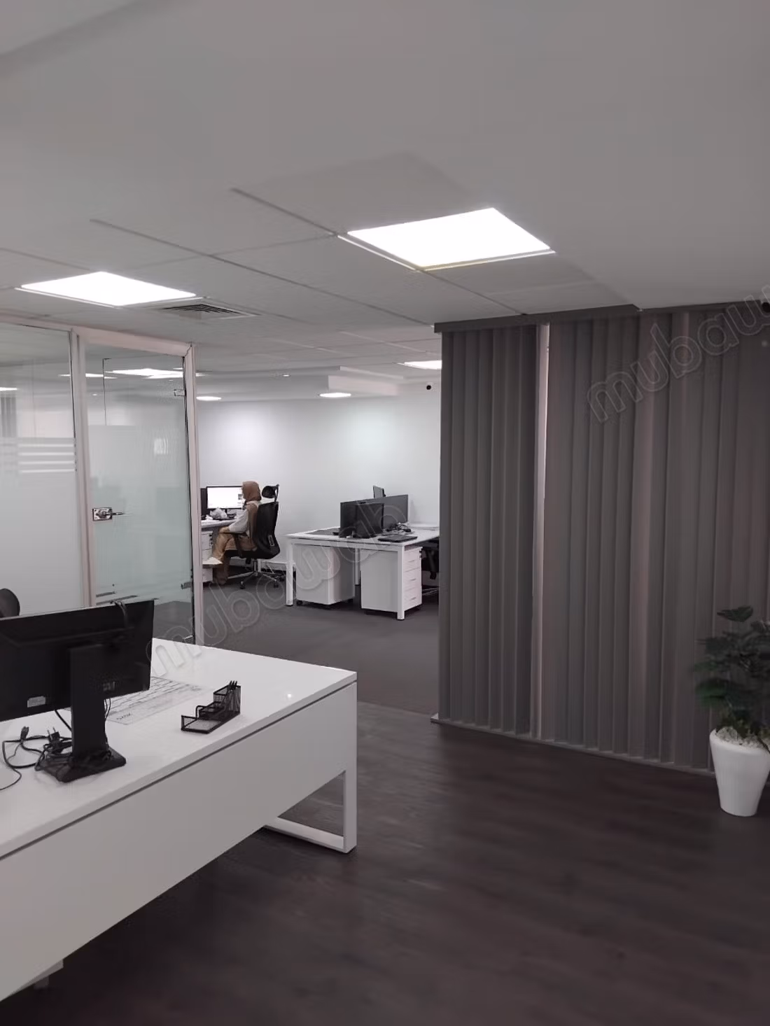 Palmier – spacious office for rent with parking