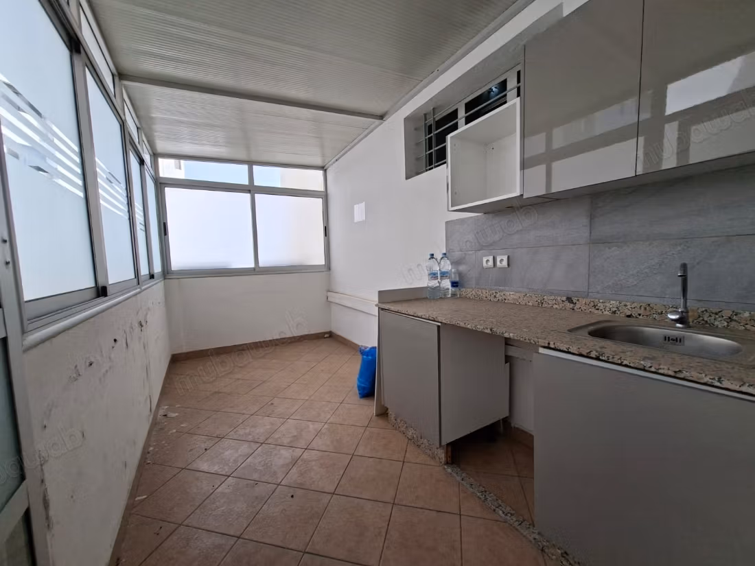 Palmier – spacious office for rent with parking