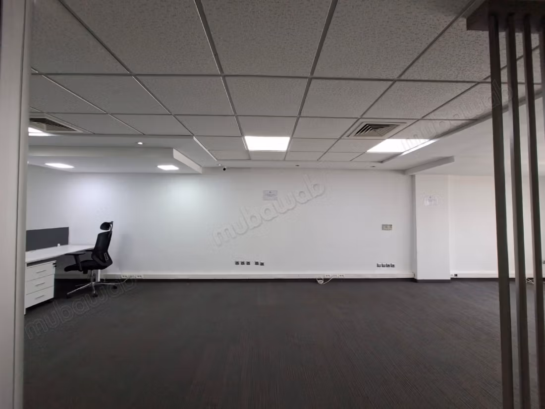 Palmier – spacious office for rent with parking