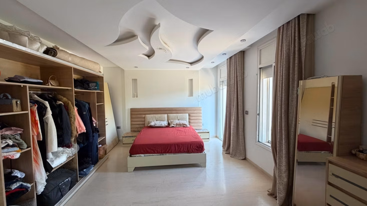Edificio di 300m2 di terreno e 576m2 costruito a Sahafa, El Ghazela