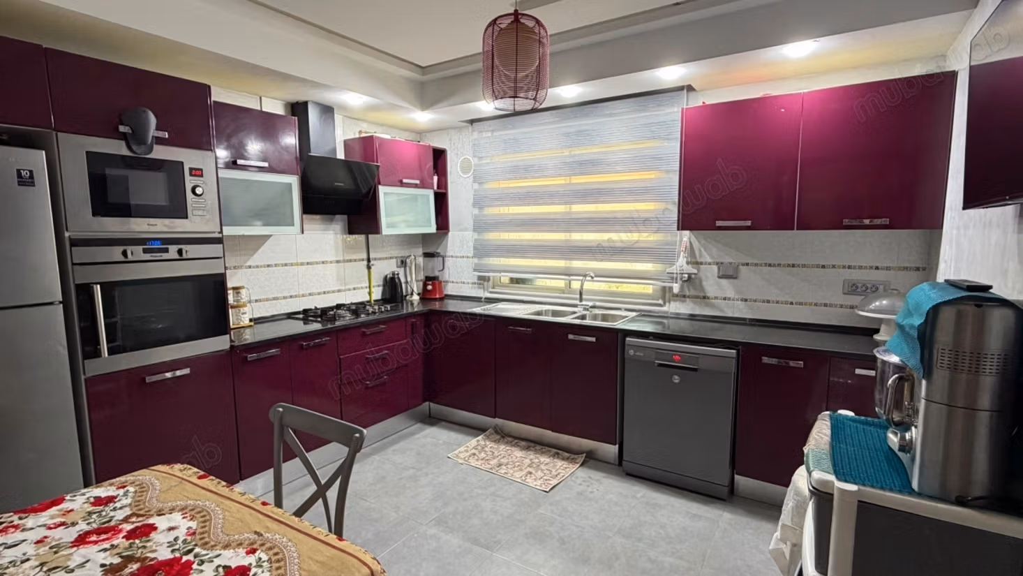 Edificio di 300m2 di terreno e 576m2 costruito a Sahafa, El Ghazela