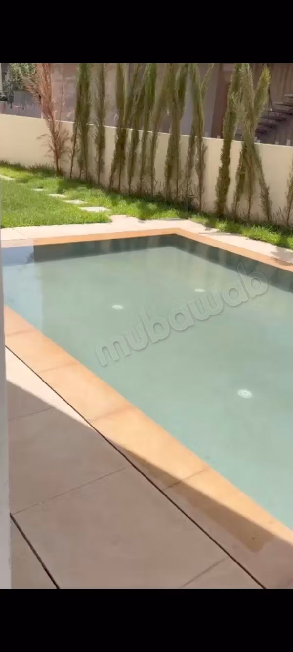 Magnifique villa à vendre à Jnan ben chagra. 
6 chambres. 
Grande piscine