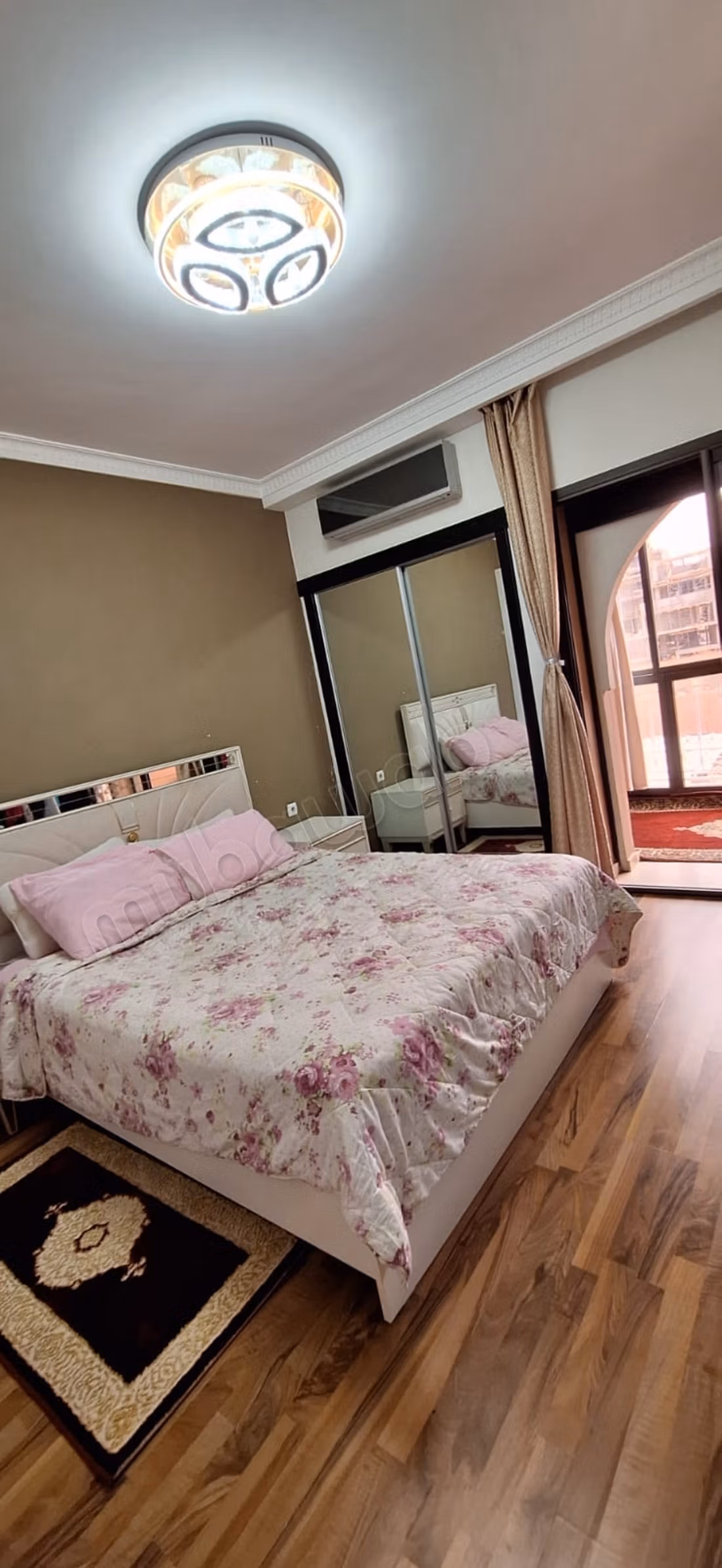 Huur dit appartement op de Casablancaweg. 3 grote kamers. Gemeubileerd