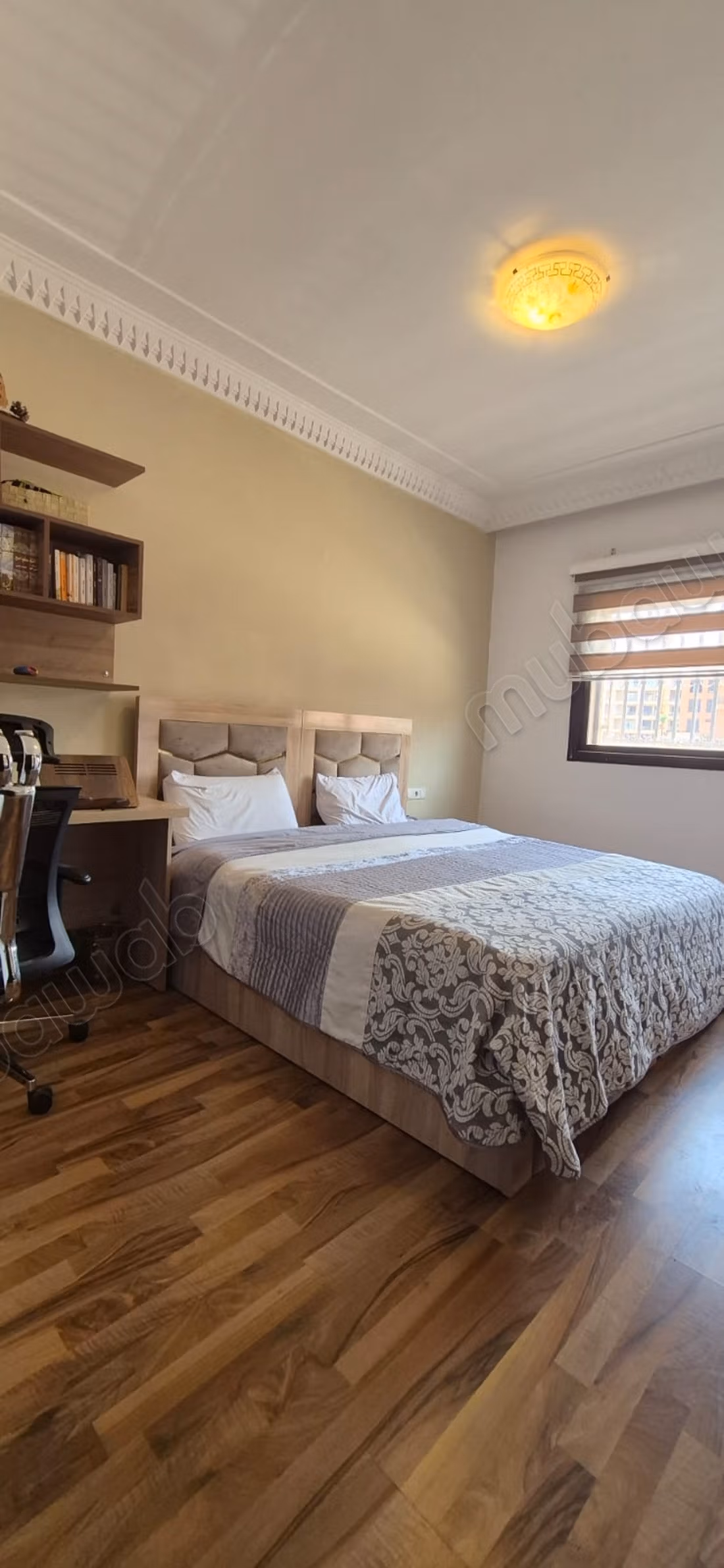 Huur dit appartement op de Casablancaweg. 3 grote kamers. Gemeubileerd
