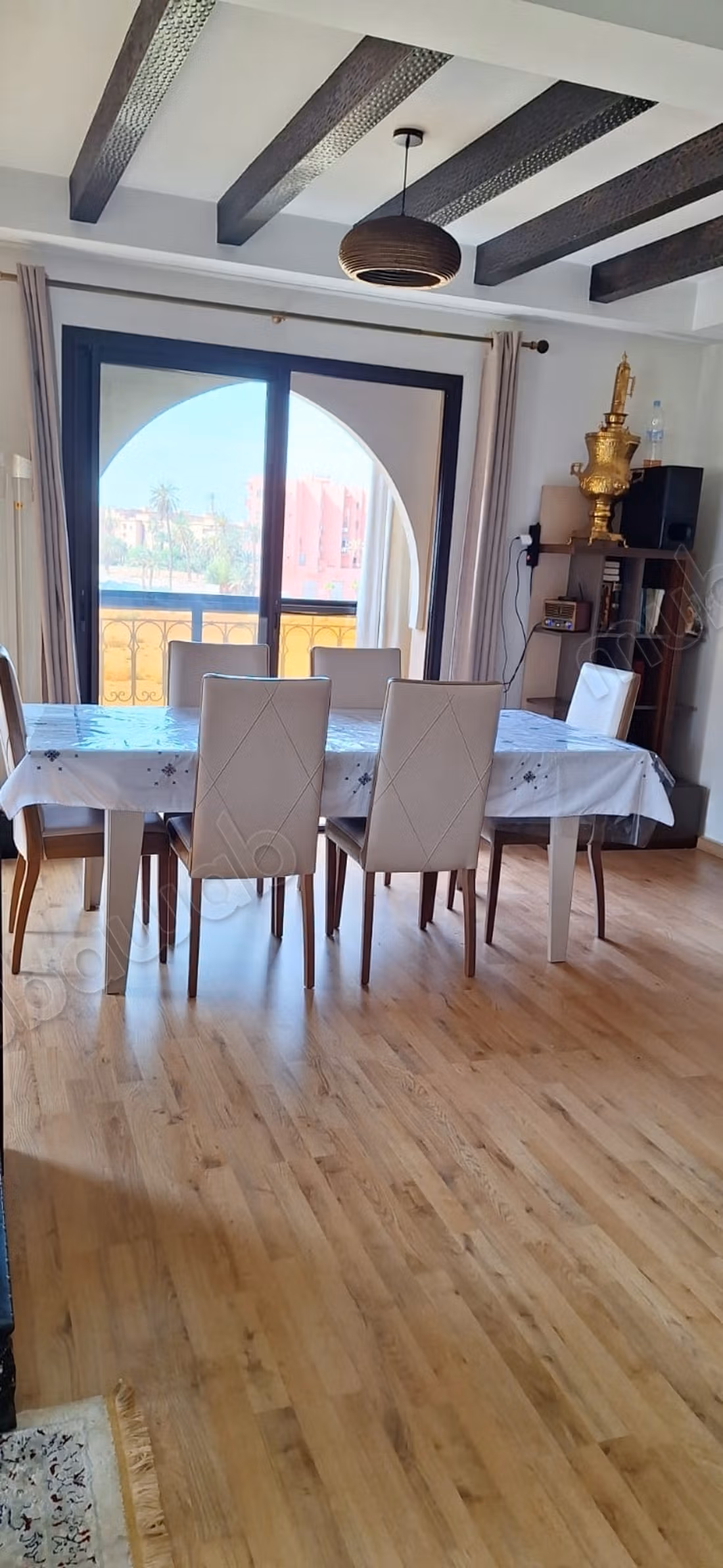 Huur dit appartement op de Casablancaweg. 3 grote kamers. Gemeubileerd