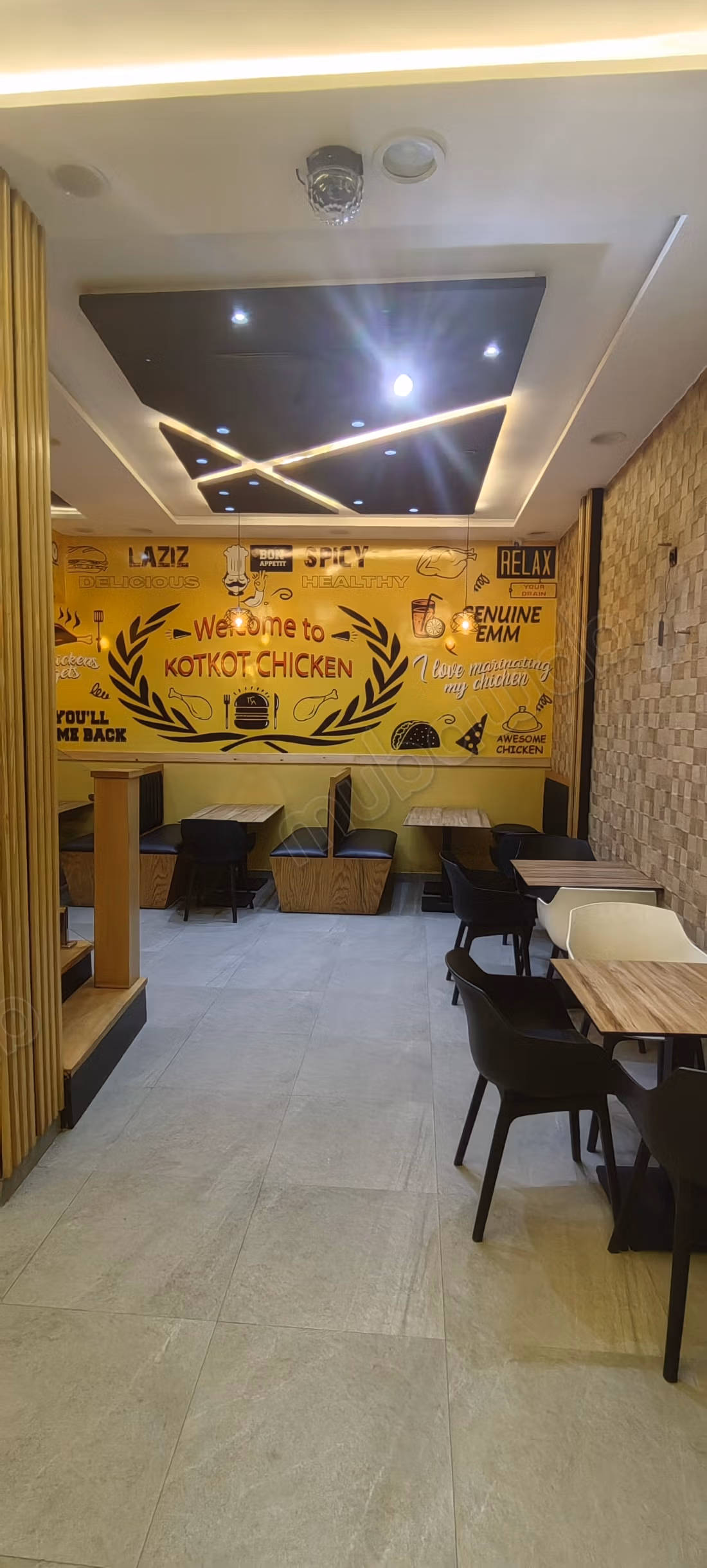 Offices & shops for sale in Beauséjour.
Dimension 117 m².
Double glazed windows