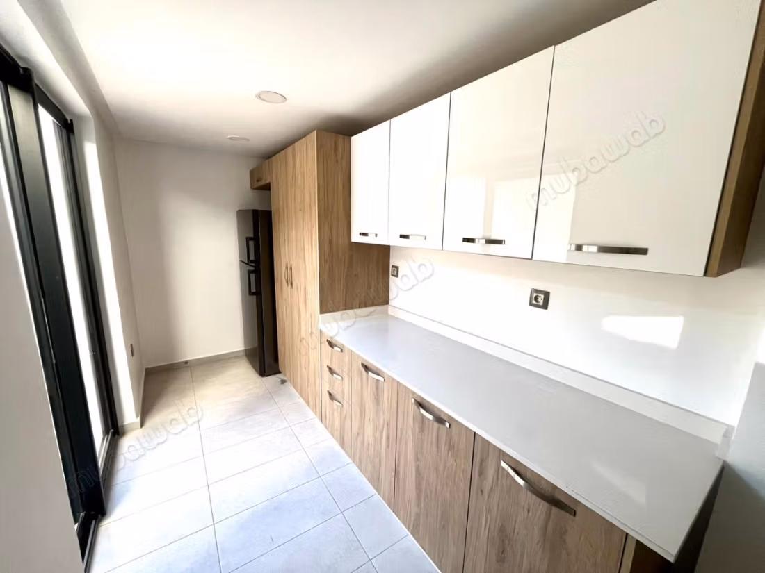 Appartement en location à Ferme Bretonne Hay Arraha. Surface totale 140 m². Porte blindée, salon marocain