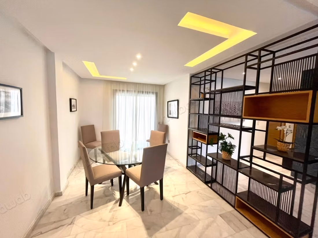 Appartement en location à Ferme Bretonne Hay Arraha. Surface totale 140 m². Porte blindée, salon marocain