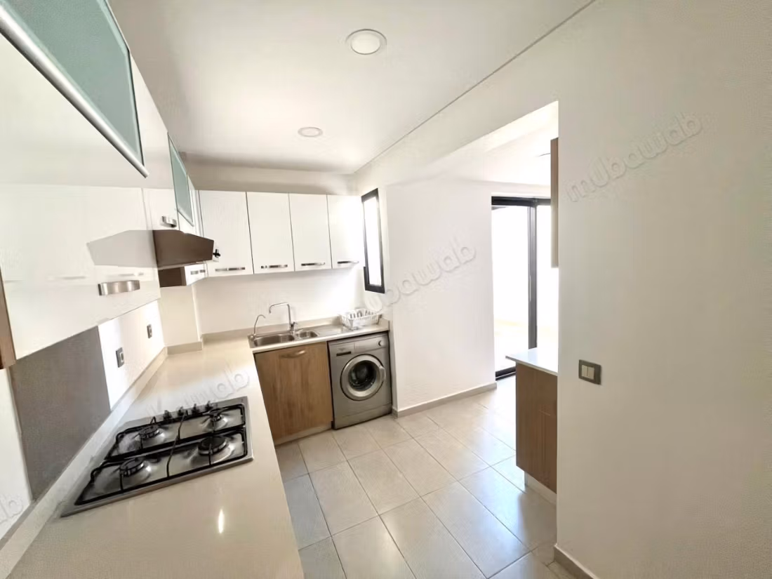 Appartement en location à Ferme Bretonne Hay Arraha. Surface totale 140 m². Porte blindée, salon marocain