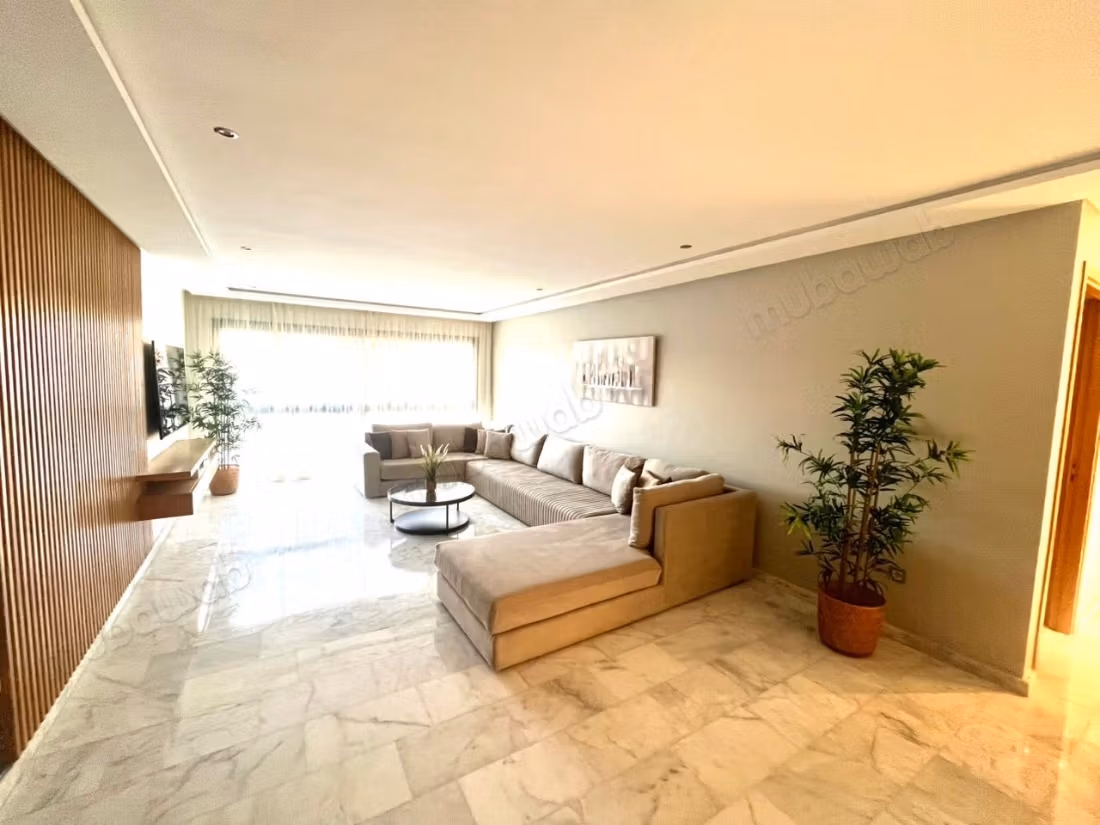 Appartement en location à Ferme Bretonne Hay Arraha. Surface totale 140 m². Porte blindée, salon marocain